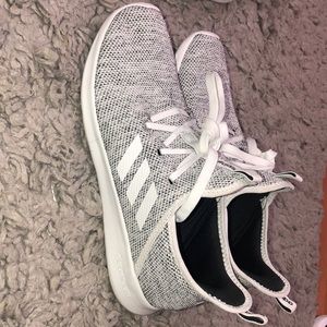 Adidas WOMENS cloudfoam shoe